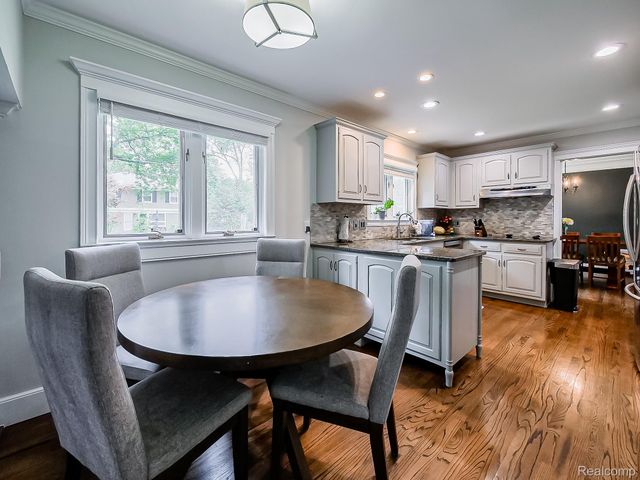 5611 Priory Lane, Bloomfield Hills, MI 48301