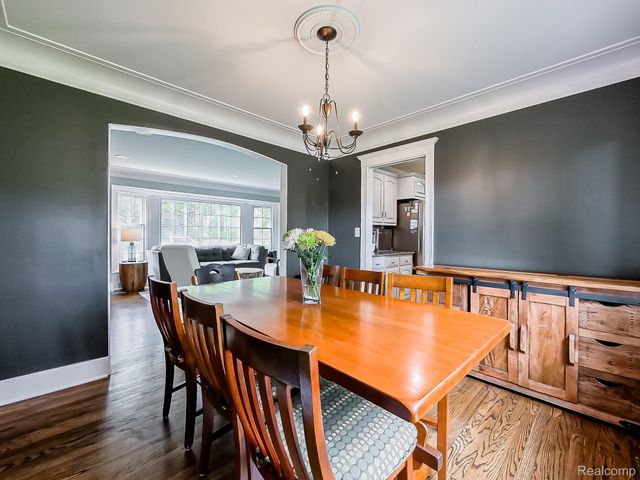 5611 Priory Lane, Bloomfield Hills, MI 48301