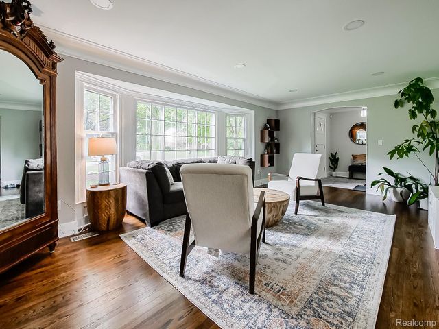 5611 Priory Lane, Bloomfield Hills, MI 48301