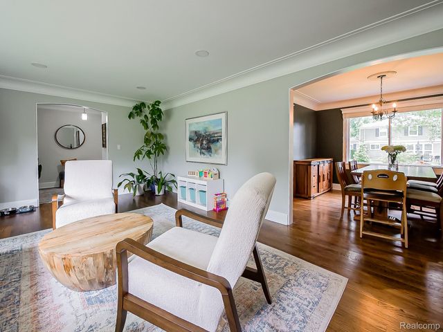 5611 Priory Lane, Bloomfield Hills, MI 48301