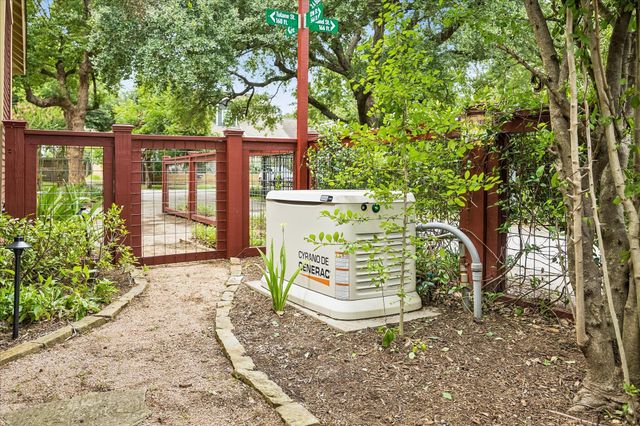 414 W 13th Street, Houston, TX 77008