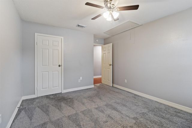 210 Pecan Valley Court, Friendswood, TX 77546