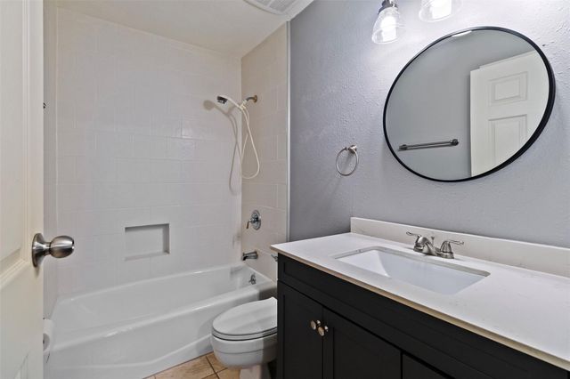 210 Pecan Valley Court, Friendswood, TX 77546