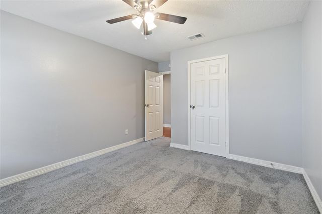 210 Pecan Valley Court, Friendswood, TX 77546