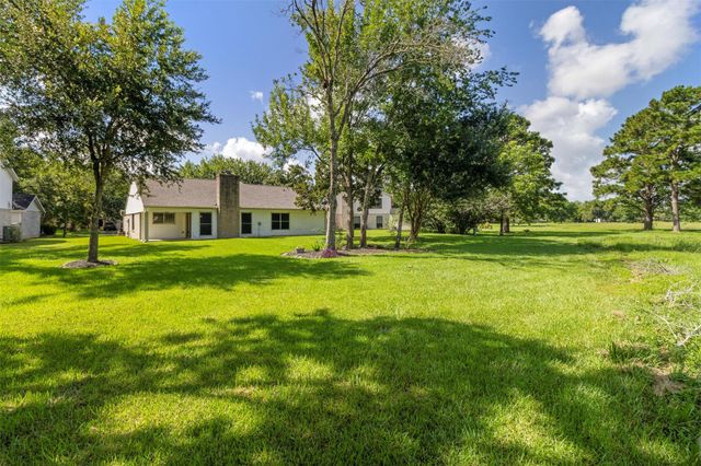 210 Pecan Valley Court, Friendswood, TX 77546