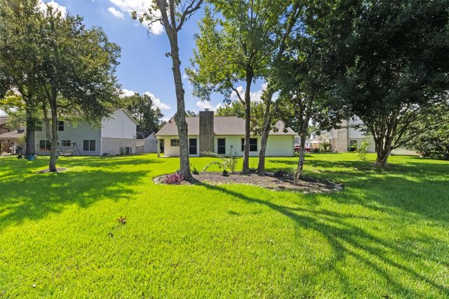 210 Pecan Valley Court, Friendswood, TX 77546