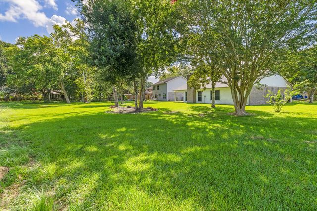 210 Pecan Valley Court, Friendswood, TX 77546