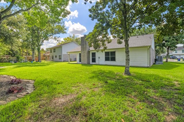 210 Pecan Valley Court, Friendswood, TX 77546