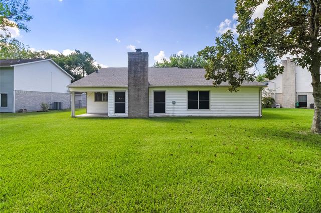 210 Pecan Valley Court, Friendswood, TX 77546