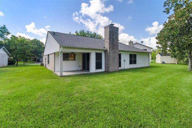 210 Pecan Valley Court, Friendswood, TX 77546