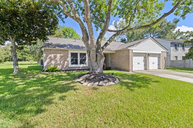 210 Pecan Valley Court, Friendswood, TX 77546