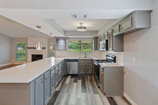 210 Pecan Valley Court, Friendswood, TX 77546