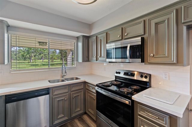 210 Pecan Valley Court, Friendswood, TX 77546
