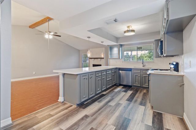 210 Pecan Valley Court, Friendswood, TX 77546