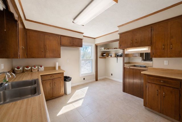 127 Crystal Dr, Cowpens, SC 29330