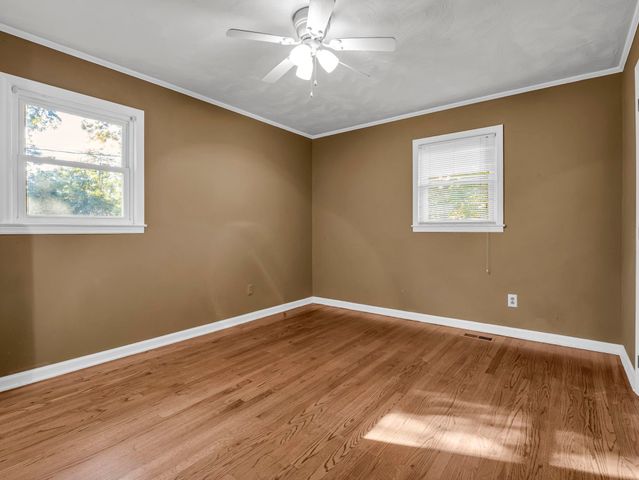 127 Crystal Dr, Cowpens, SC 29330