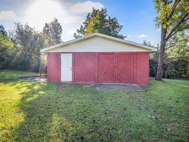 127 Crystal Dr, Cowpens, SC 29330