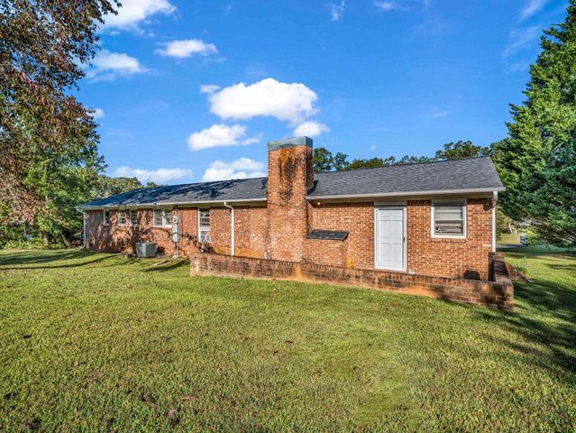 127 Crystal Dr, Cowpens, SC 29330