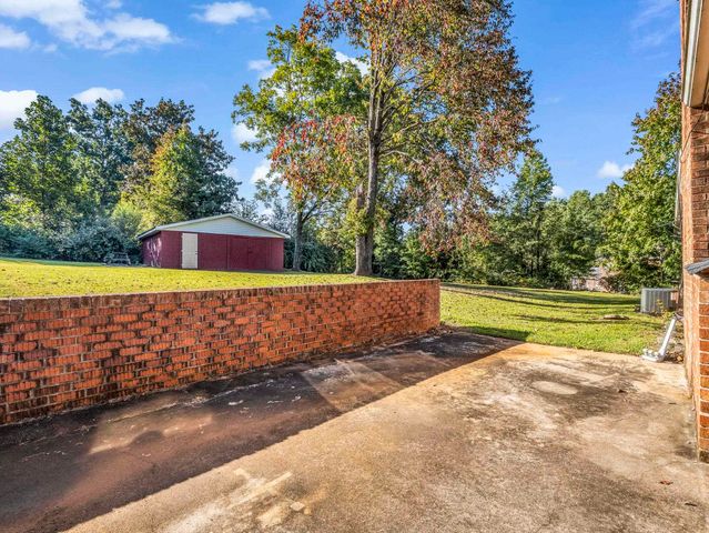 127 Crystal Dr, Cowpens, SC 29330