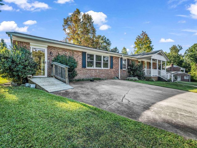 127 Crystal Dr, Cowpens, SC 29330