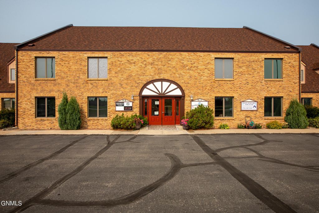 1411 Dakota Parkway W, Williston, ND 58801