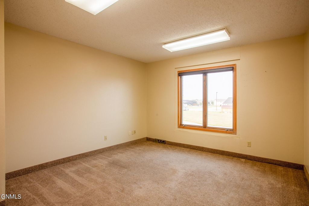 1411 Dakota Parkway W, Williston, ND 58801 photo 10