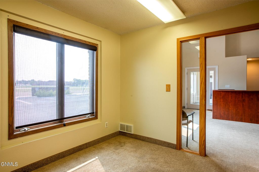 1411 Dakota Parkway W, Williston, ND 58801 photo 6