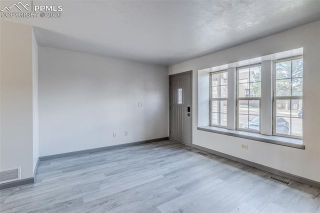 6816 Ravencrest Drive, Colorado Springs, CO 80919