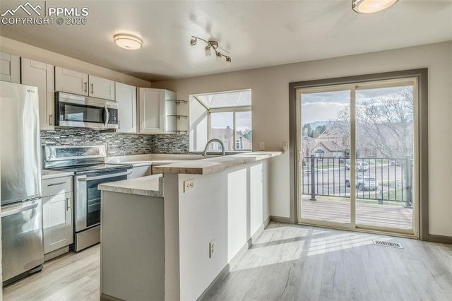 6816 Ravencrest Drive, Colorado Springs, CO 80919