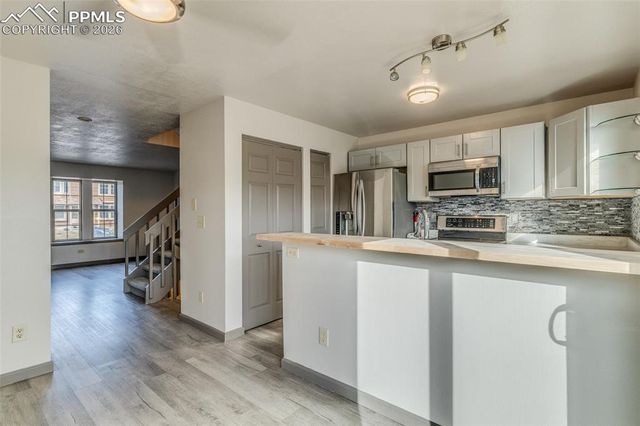 6816 Ravencrest Drive, Colorado Springs, CO 80919