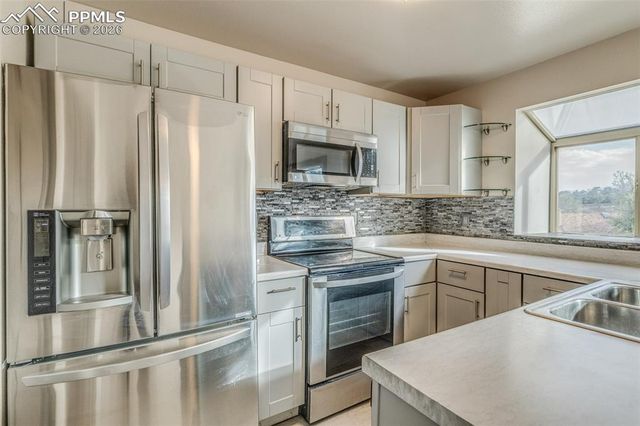 6816 Ravencrest Drive, Colorado Springs, CO 80919