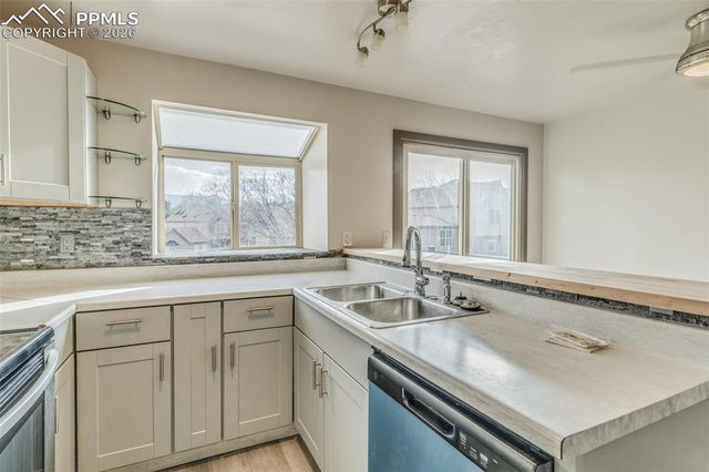 6816 Ravencrest Drive, Colorado Springs, CO 80919