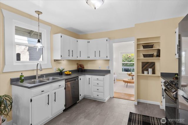 7729 18th Avenue SW, Seattle, WA 98106