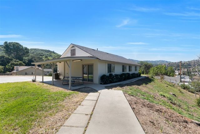 25030 Atwood Boulevard, Newhall, CA 91321