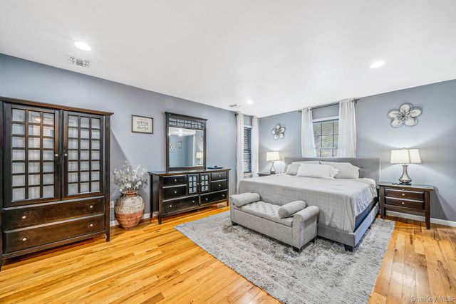 72 Rushmore Street, South Huntington, NY 11746