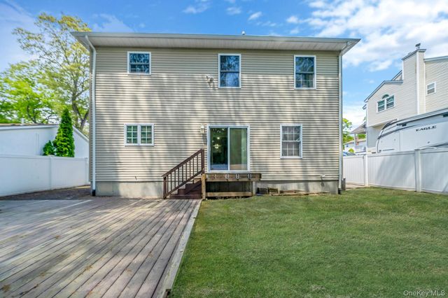 72 Rushmore Street, South Huntington, NY 11746
