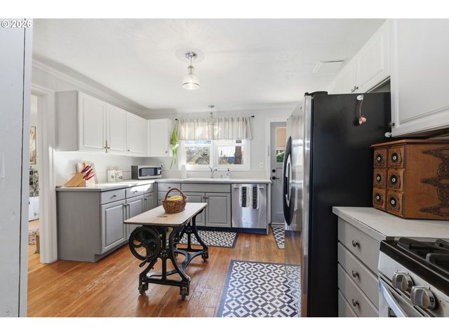 200 IRVING Rd, Eugene, OR 97404