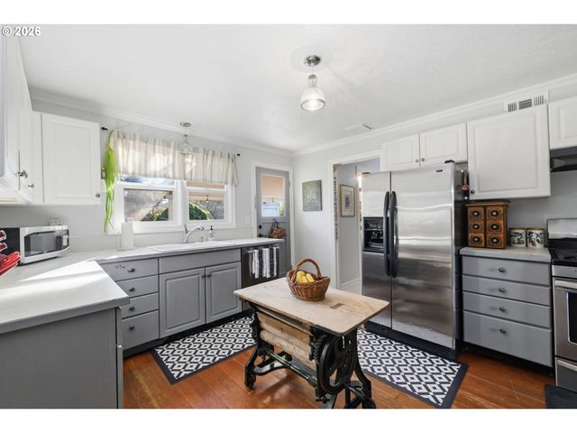 200 IRVING Rd, Eugene, OR 97404