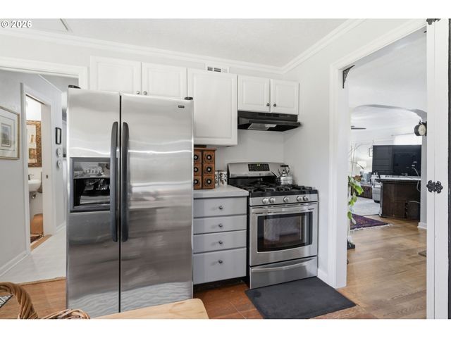 200 IRVING Rd, Eugene, OR 97404