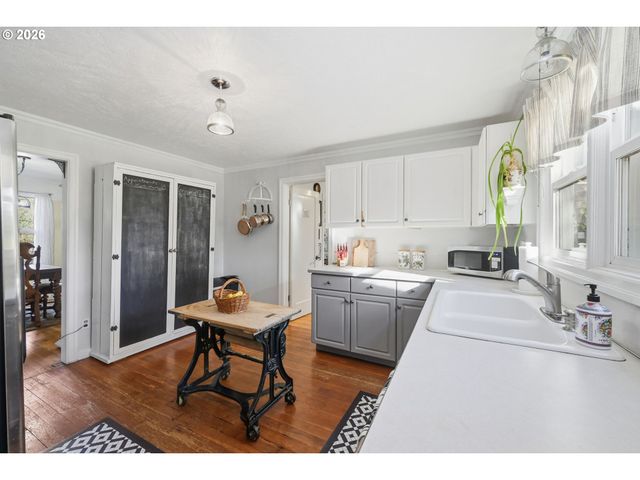 200 IRVING Rd, Eugene, OR 97404