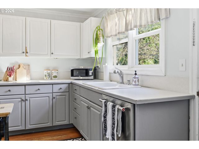 200 IRVING Rd, Eugene, OR 97404