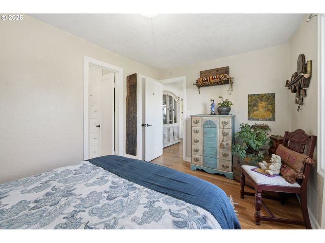 200 IRVING Rd, Eugene, OR 97404