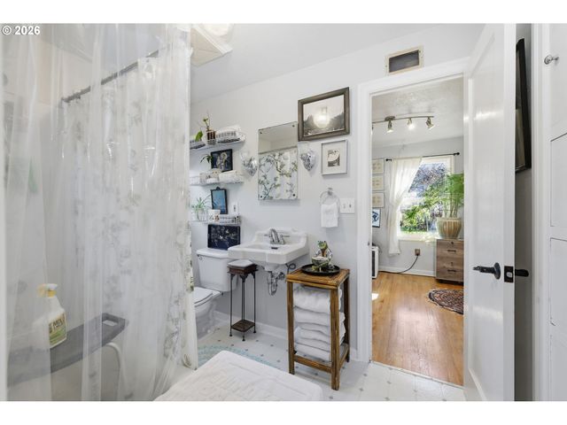 200 IRVING Rd, Eugene, OR 97404