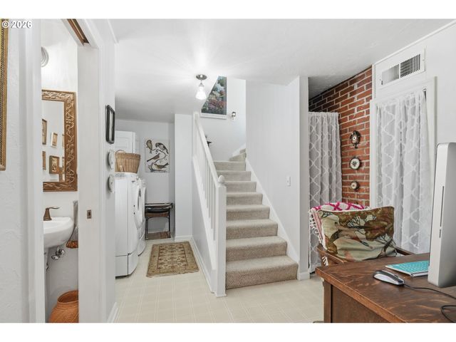 200 IRVING Rd, Eugene, OR 97404