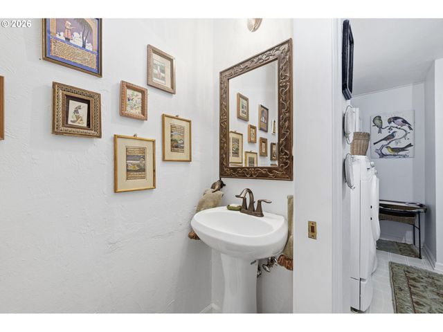 200 IRVING Rd, Eugene, OR 97404