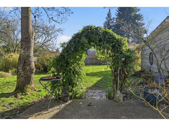 200 IRVING Rd, Eugene, OR 97404