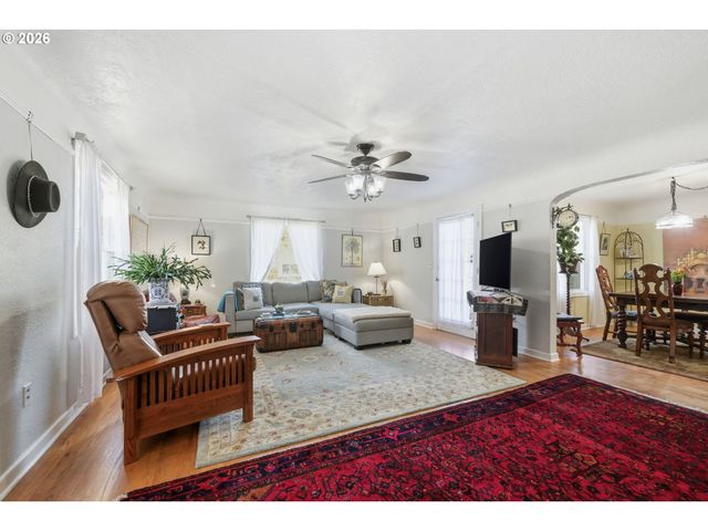 200 IRVING Rd, Eugene, OR 97404