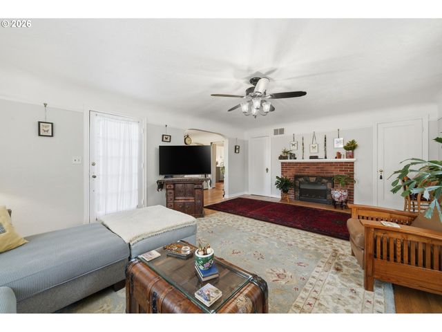 200 IRVING Rd, Eugene, OR 97404