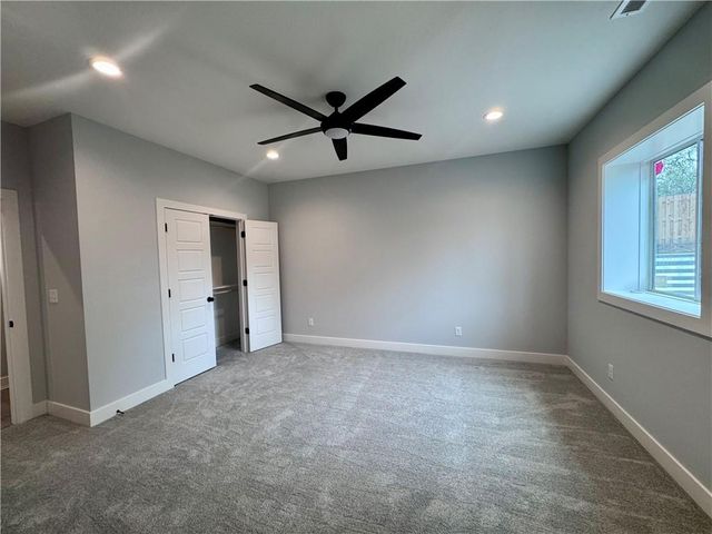 8675 Eagle Creek Drive, De Soto, KS 66018