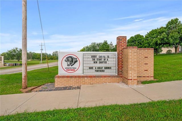 8675 Eagle Creek Drive, De Soto, KS 66018